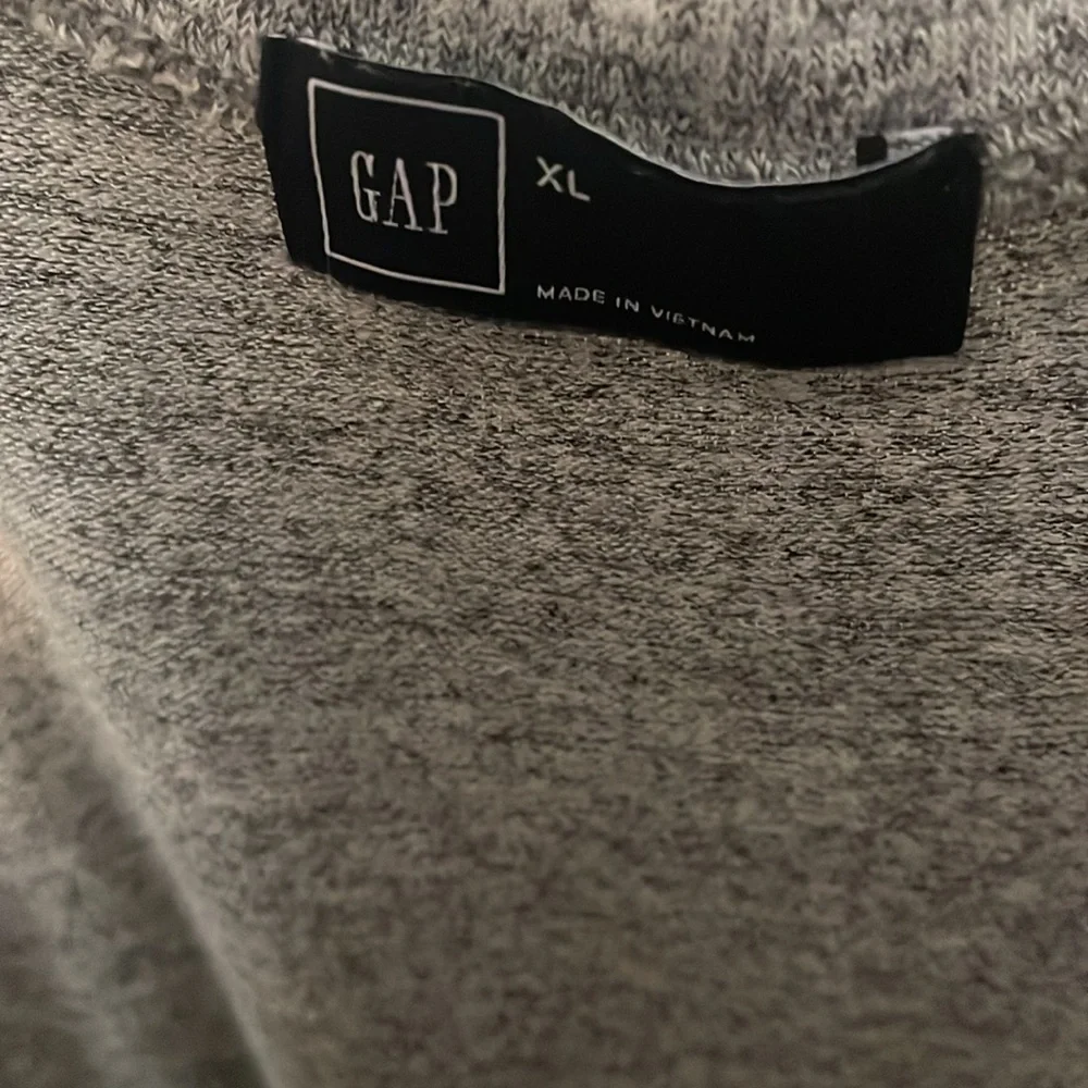 GAP | Heather Gray Romper - Picture 3 of 4